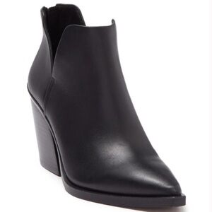 Vince Camuto Gigietta Black Leather Pointed Toe Rear Zip Ankle Booties
